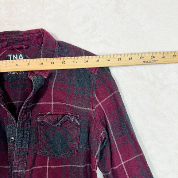 TNA Aritzia Women's XS Classic Fit Red & Black Plaid Flannel Shirt Button Down - Picture 8 of 10